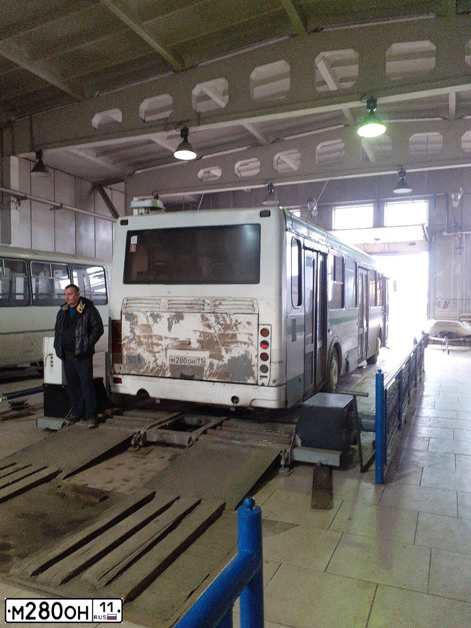 Фото автомобиля LIAZ 5256, 2009 — госномер М280ОН11. Цвет: БЕЛО-ЗЕЛЕНЫЙ