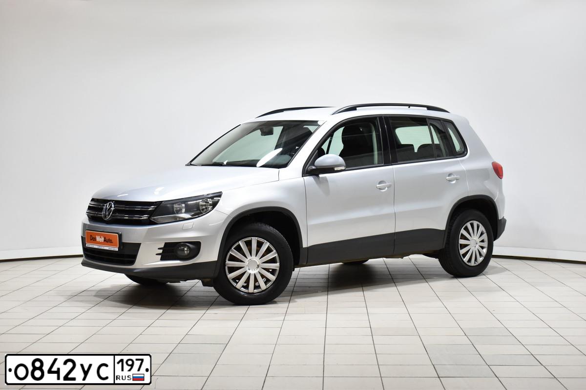 Фото автомобиля VOLKSWAGEN TIGUAN, 2012 — госномер Е625КХ164. Цвет: Серебристый