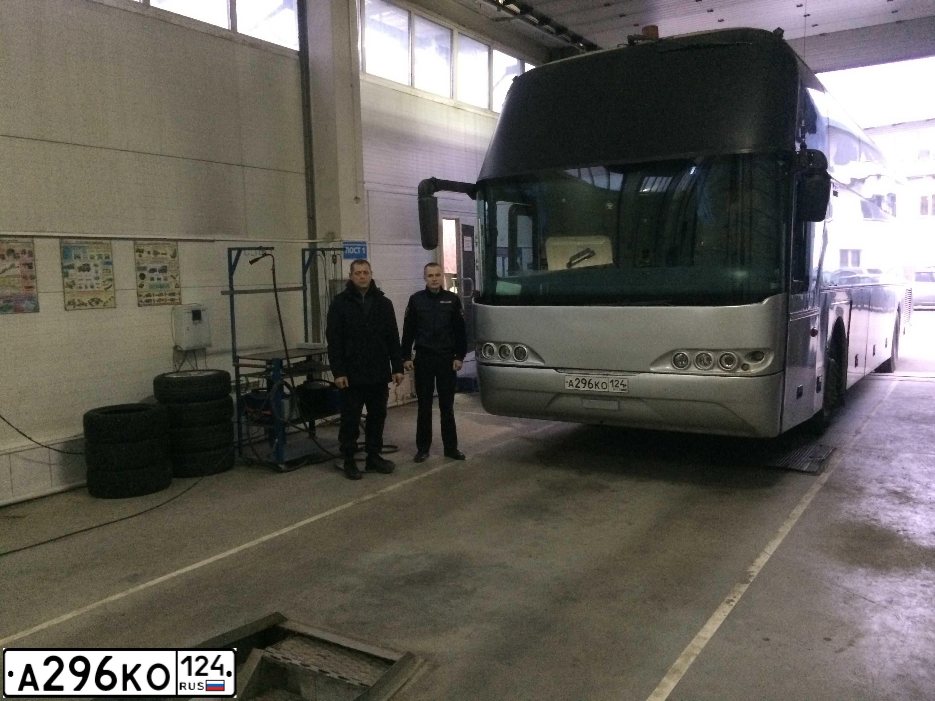 Фото автомобиля NORTHNEOPLAN BFC-SERIE, 2012 — госномер А296КО124. Цвет: СЕРЫЙ
