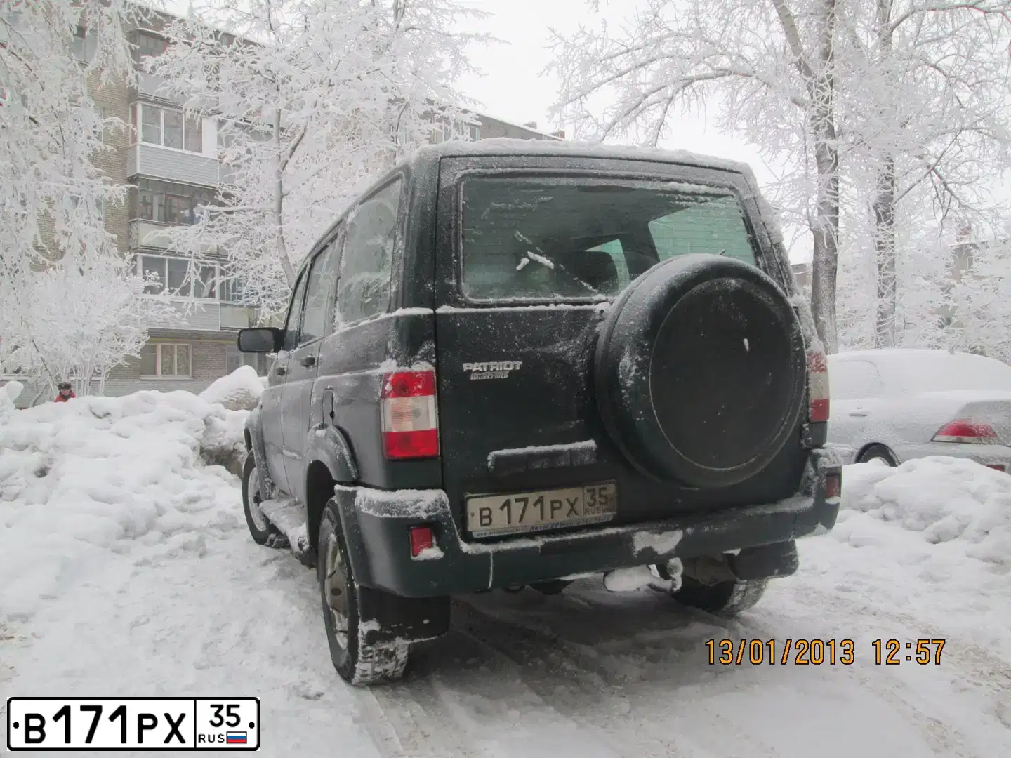 Фото автомобиля UAZ 3163 PATRIOT, 2011 — госномер В171РХ35. Цвет: АМУЛЕТ МЕТАЛЛИК