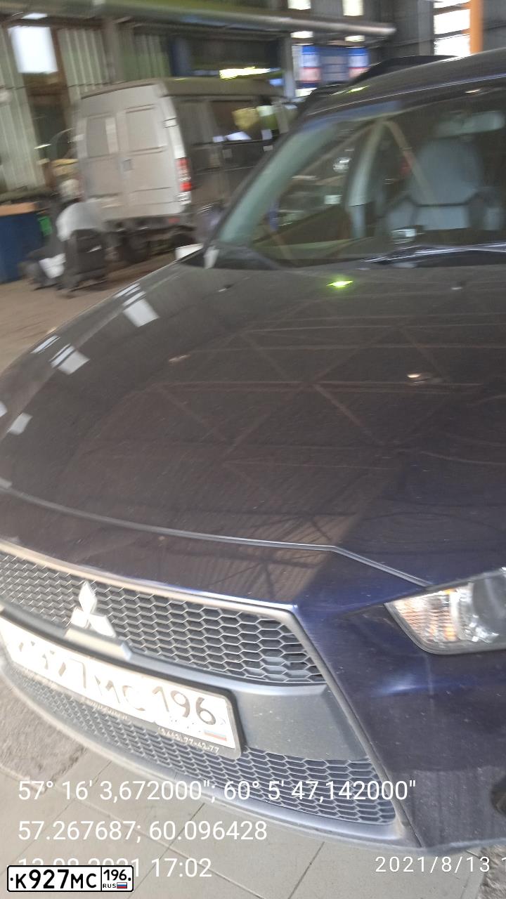 Фото автомобиля MITSUBISHI OUTLANDER, 2011 — госномер К927МС196. Цвет: синий
