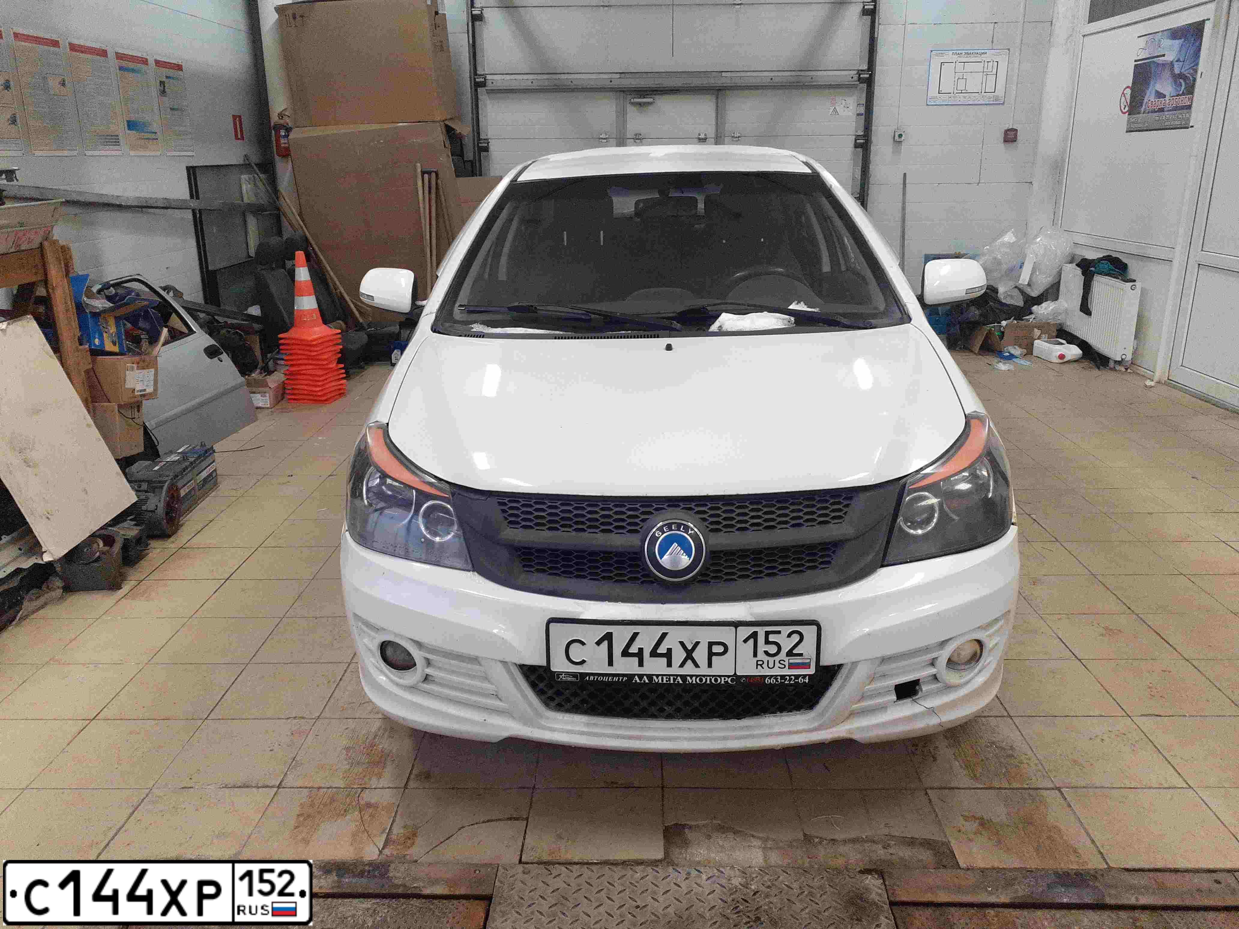 Фото автомобиля GEELY GC6, 2014 — госномер С462СХ178. Цвет: Белый