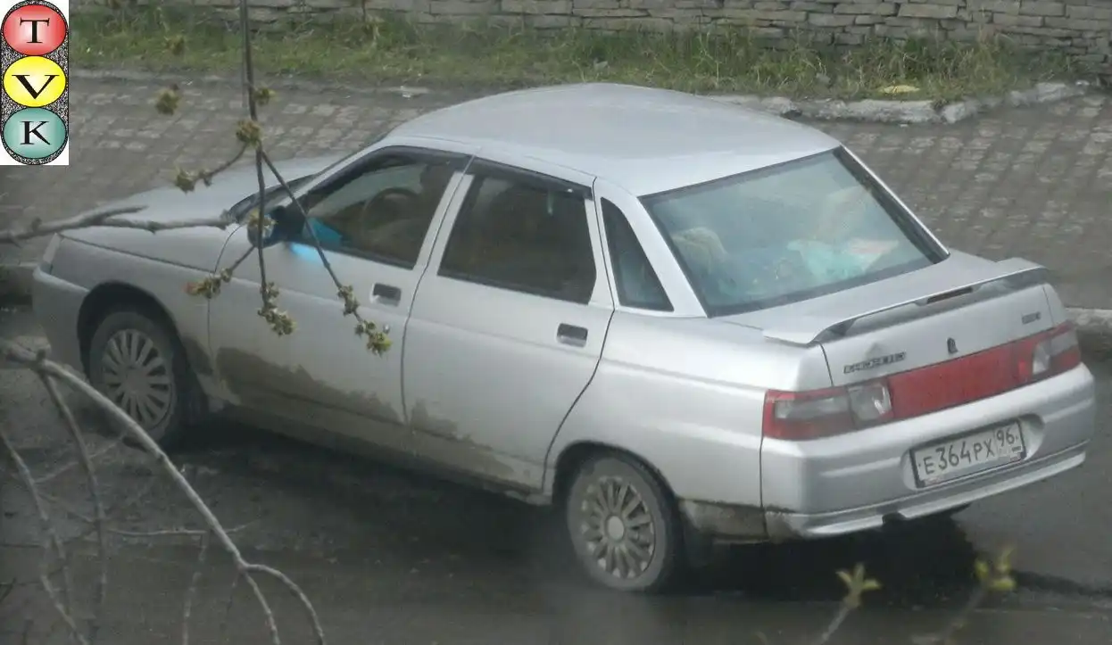 Фото автомобиля LADA 2110, 2007 — госномер Е364РХ96. Цвет: СВЕТЛО-СЕРЫЙ