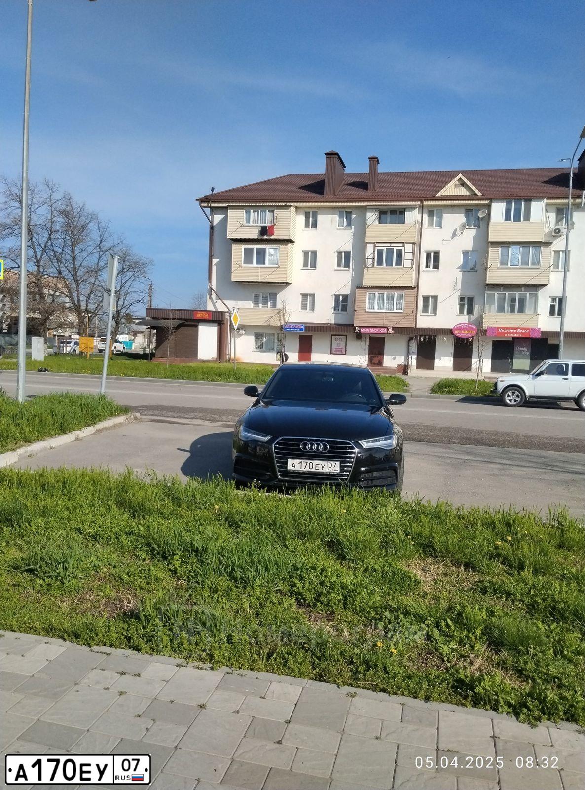 Фото автомобиля VOLKSWAGEN PASSAT, 2004 — госномер У041ЕС07. Цвет: серебристый