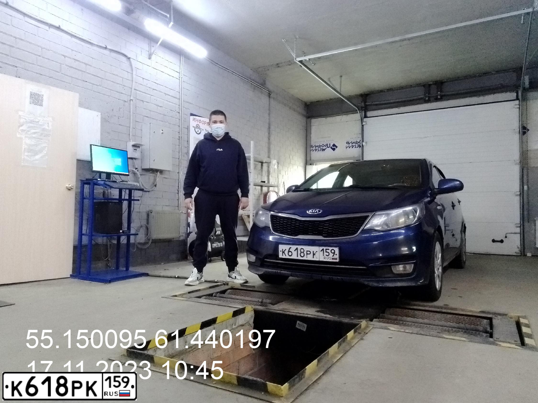 Фото автомобиля KIA RIO, 2016 — госномер Р533КН774. Цвет: синий