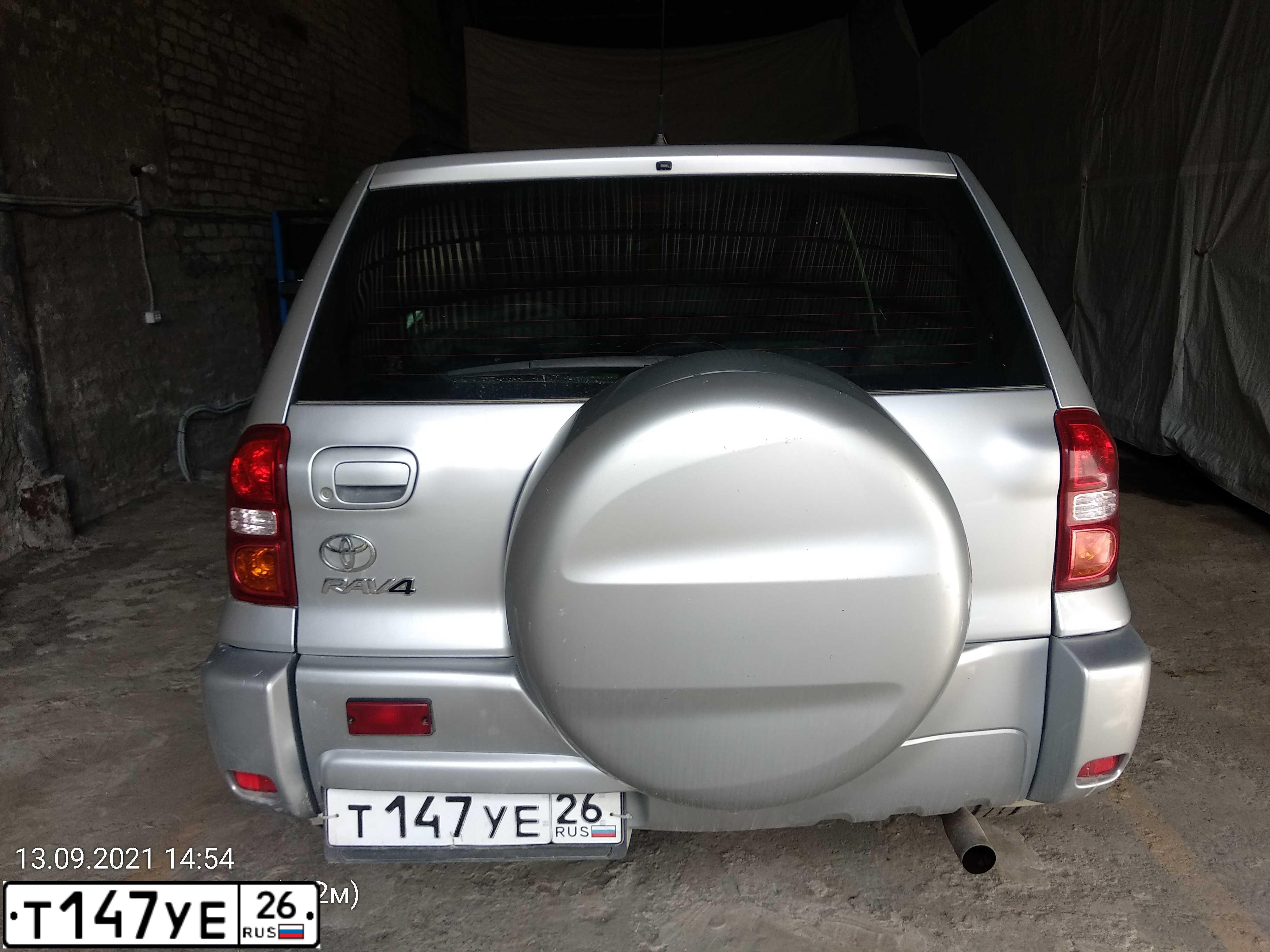 Фото автомобиля TOYOTA RAV4, 2004 — госномер Т147УЕ26. Цвет: СЕРЫЙ