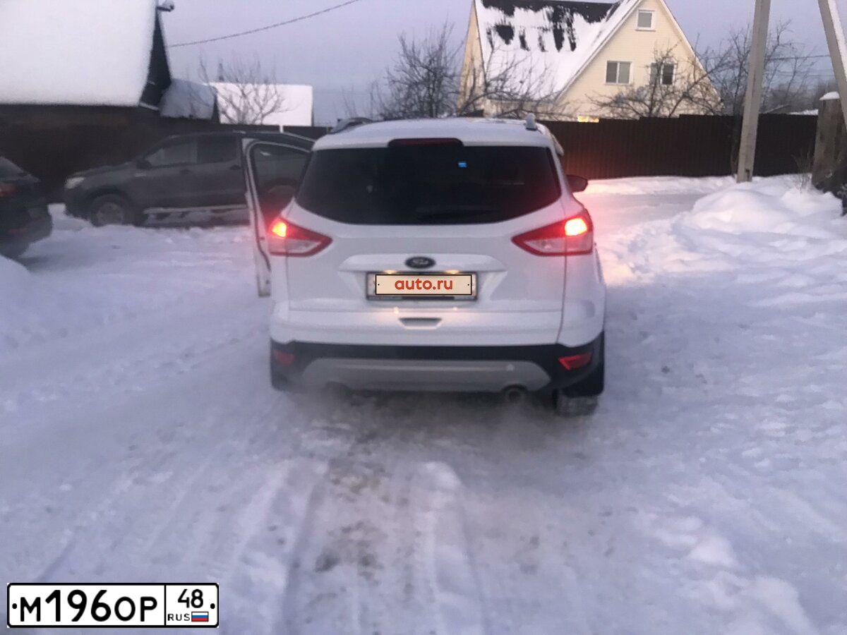 Фото автомобиля FORD KUGA, 2016 — госномер Е812ЕУ180. Цвет: Белый