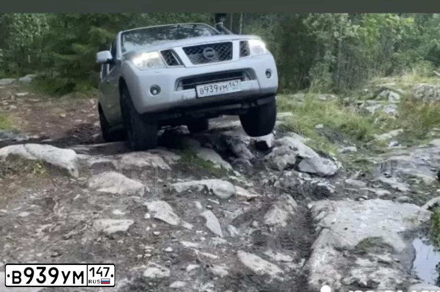 Фото автомобиля NISSAN PATHFINDER, 2012 — госномер С555ЕТ777. Цвет: Серебристый