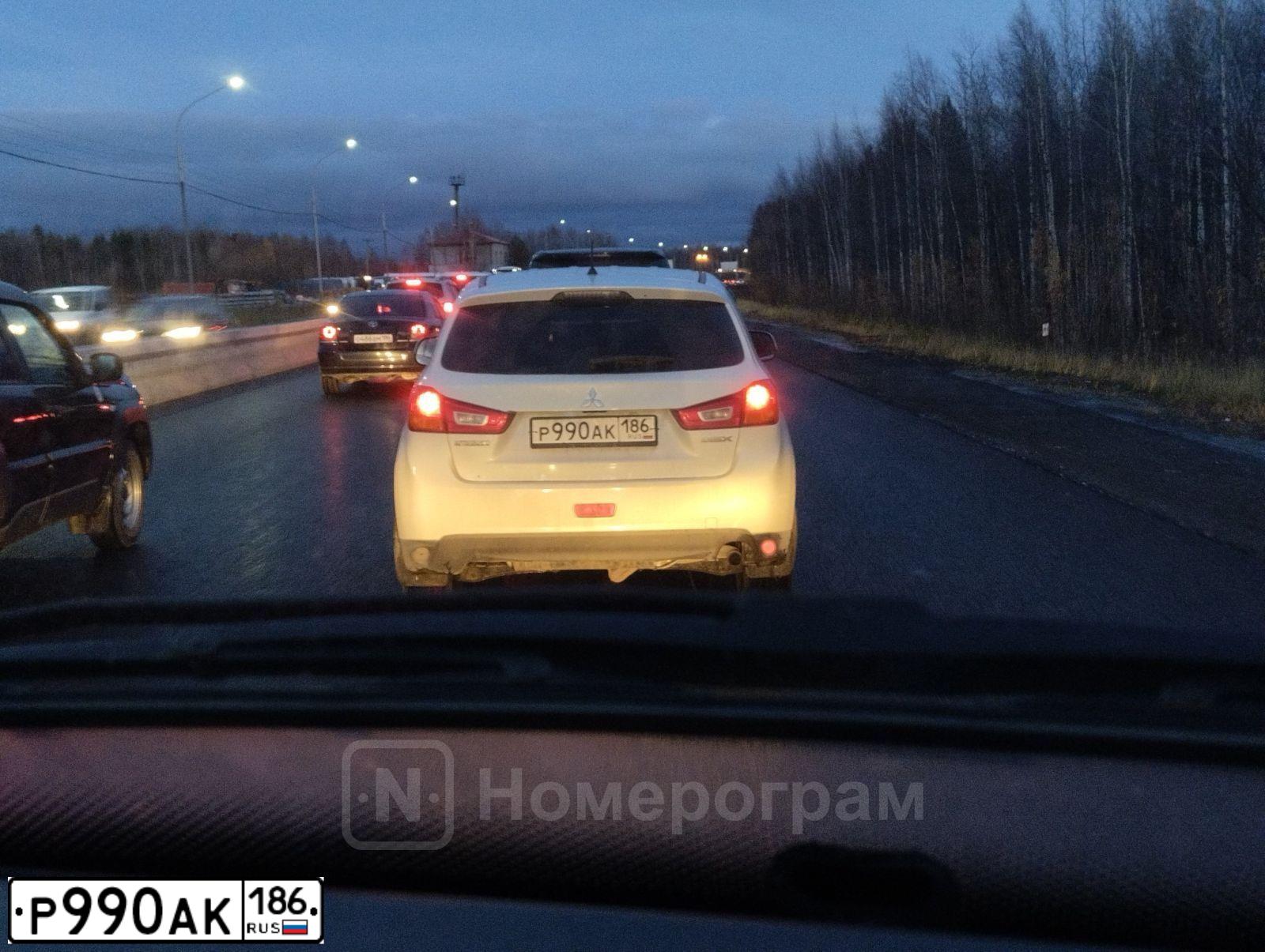 Фото автомобиля MITSUBISHI ASX, 2013 — госномер Р990АК186. Цвет: Белый