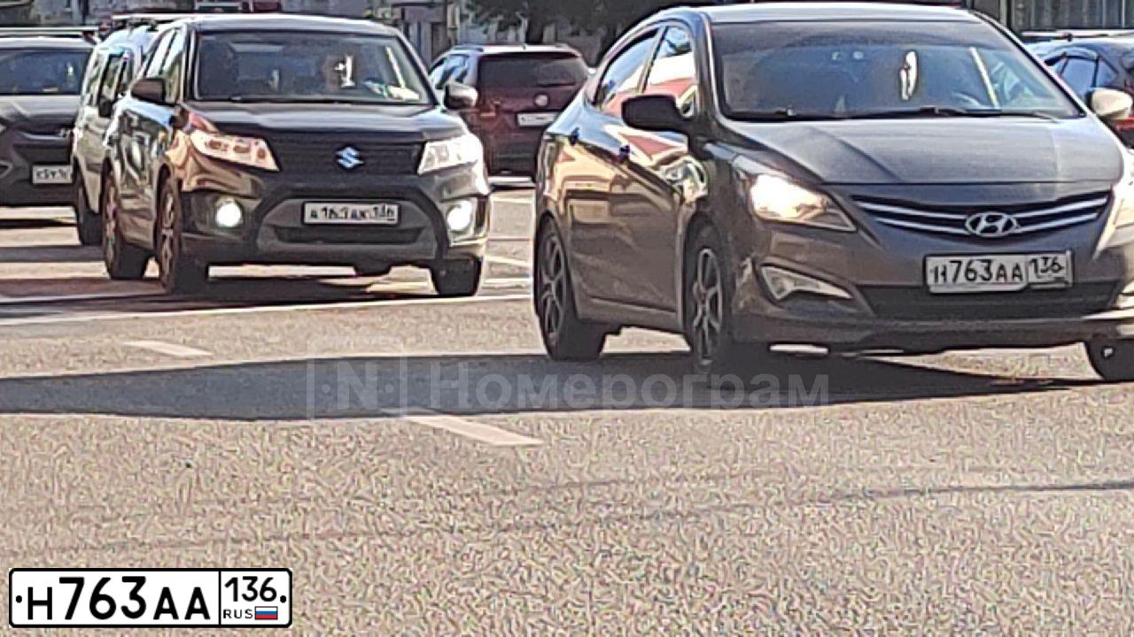 Фото автомобиля HYUNDAI SOLARIS, 2015 — госномер Х806ОН31. Цвет: СЕРЫЙ