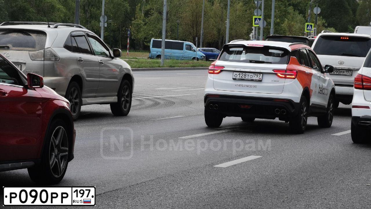 Фото автомобиля TOYOTA LANDCRUISER 200, 2015 — госномер Р090РР197. Цвет: ЧЕРНЫЙ