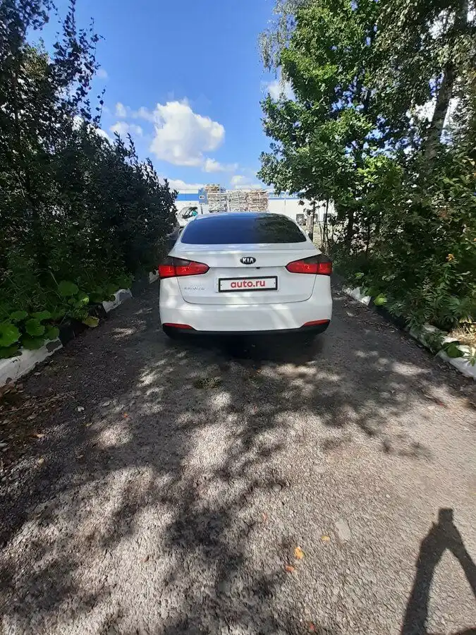 Фото автомобиля KIA CERATO, 2014 — госномер Е286ХС53. Цвет: Белый