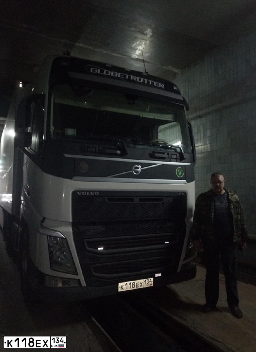 Фото автомобиля VOLVO FH, 2019 — госномер Х200ЕВ05. Цвет: Белый