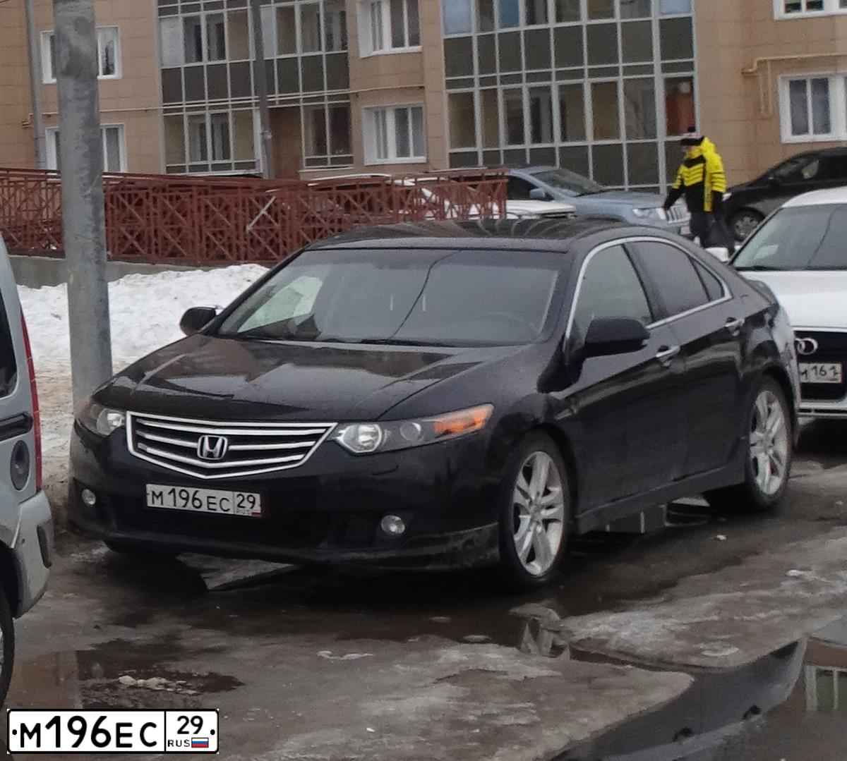Фото автомобиля LADA 2170 PRIORA, 2013 — госномер Е532КМ164. Цвет: СВЕТЛО-СЕРЕБРИСТЫЙ МЕТАЛЛ