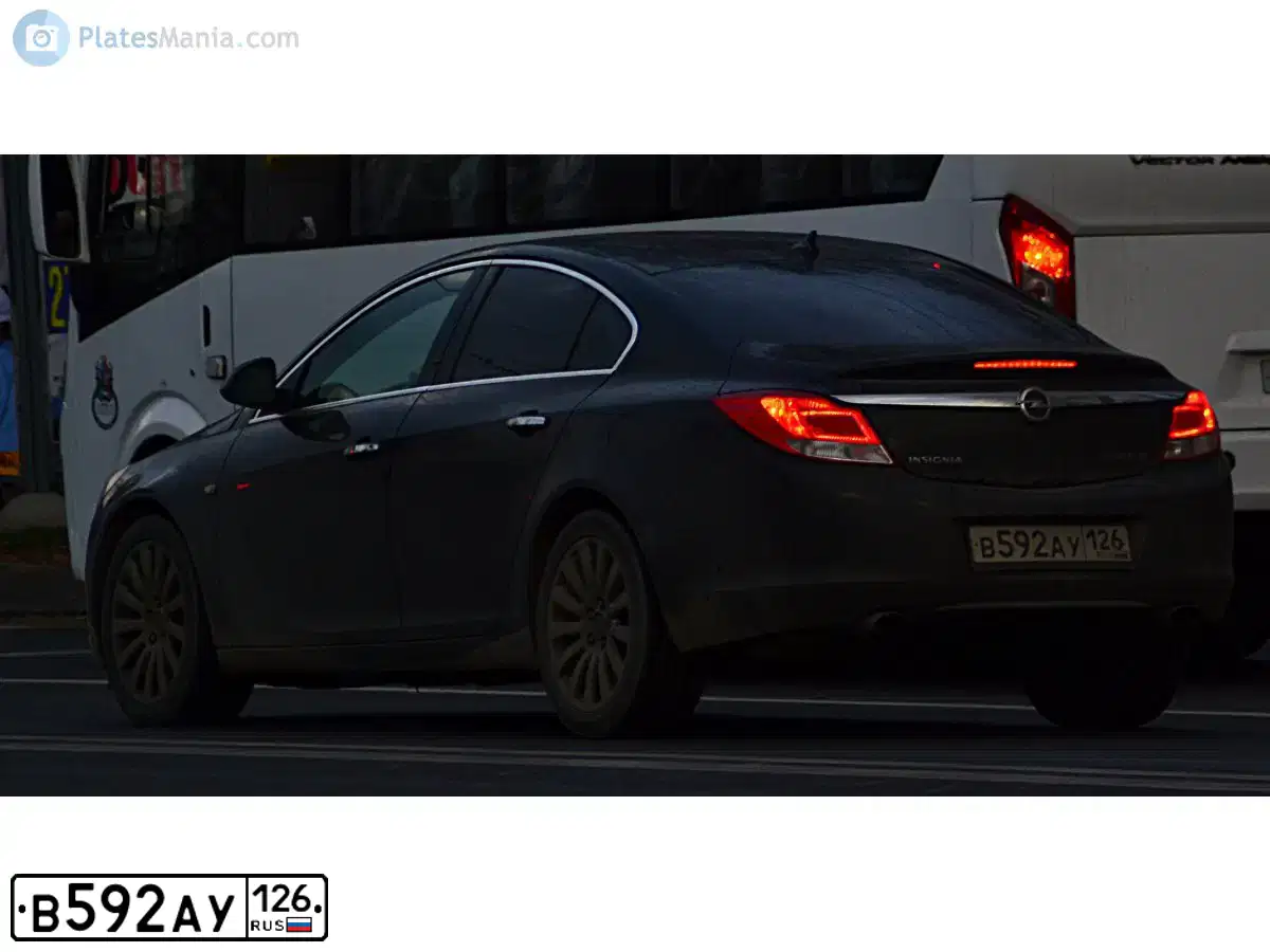 Фото автомобиля OPEL INSIGNIA, 2011 — госномер А262РК15. Цвет: ЧЕРНЫЙ