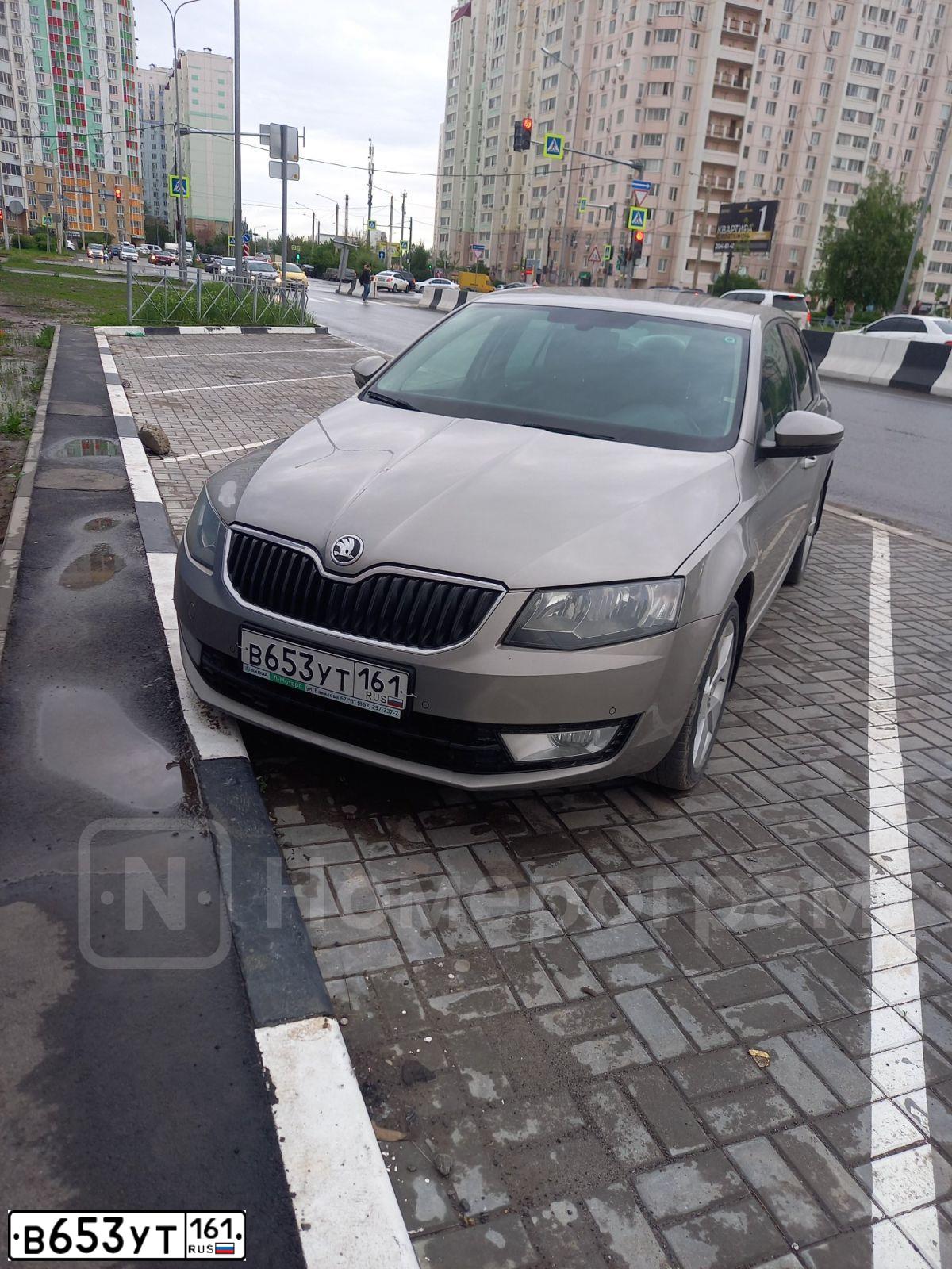 Фото автомобиля SKODA OCTAVIA, 2016 — госномер В653УТ161. Цвет: БЕЖЕВЫЙ