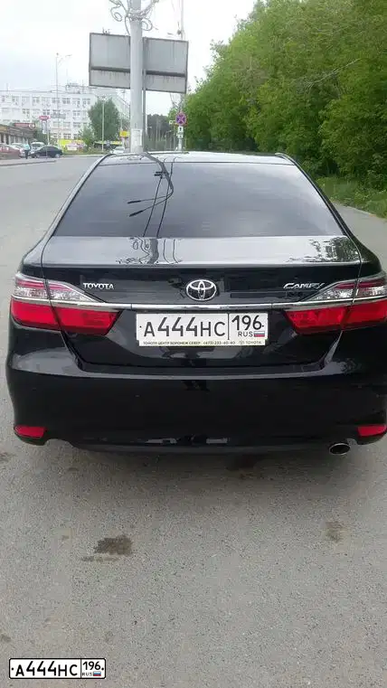 Фото автомобиля TOYOTA CAMRY, 2014 — госномер Т628МЕ72. Цвет: СЕРЫЙ