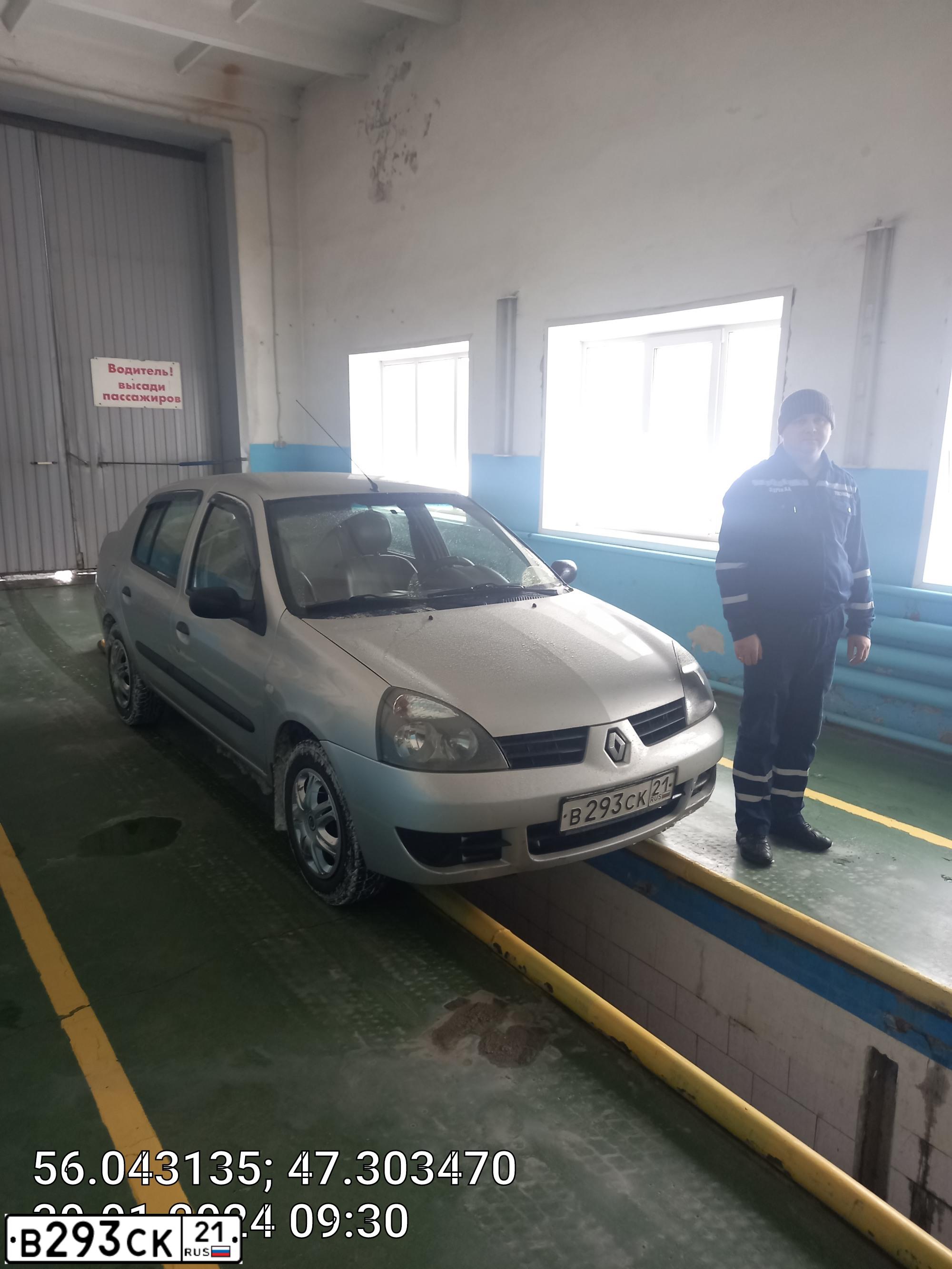 Фото автомобиля RENAULT SYMBOL, 2007 — госномер М016СТ21. Цвет: Светло-Серо-Голубой