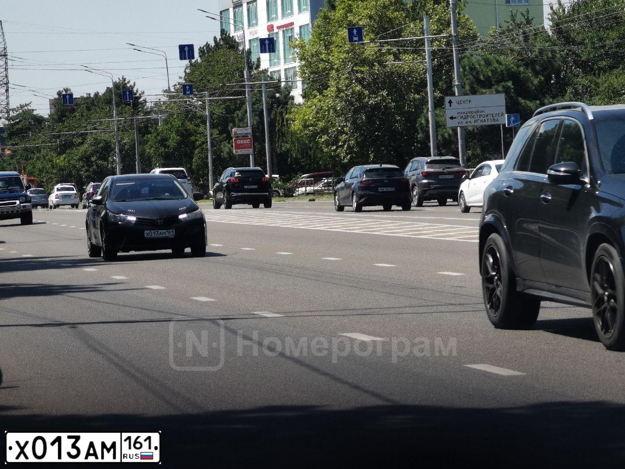 Фото автомобиля TOYOTA COROLLA, 2013 — госномер Х013АМ161. Цвет: ЧЕРНЫЙ