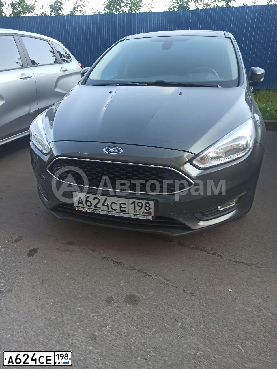 Фото автомобиля FORD FOCUS, 2018 — госномер А624СЕ198. Цвет: СЕРЫЙ