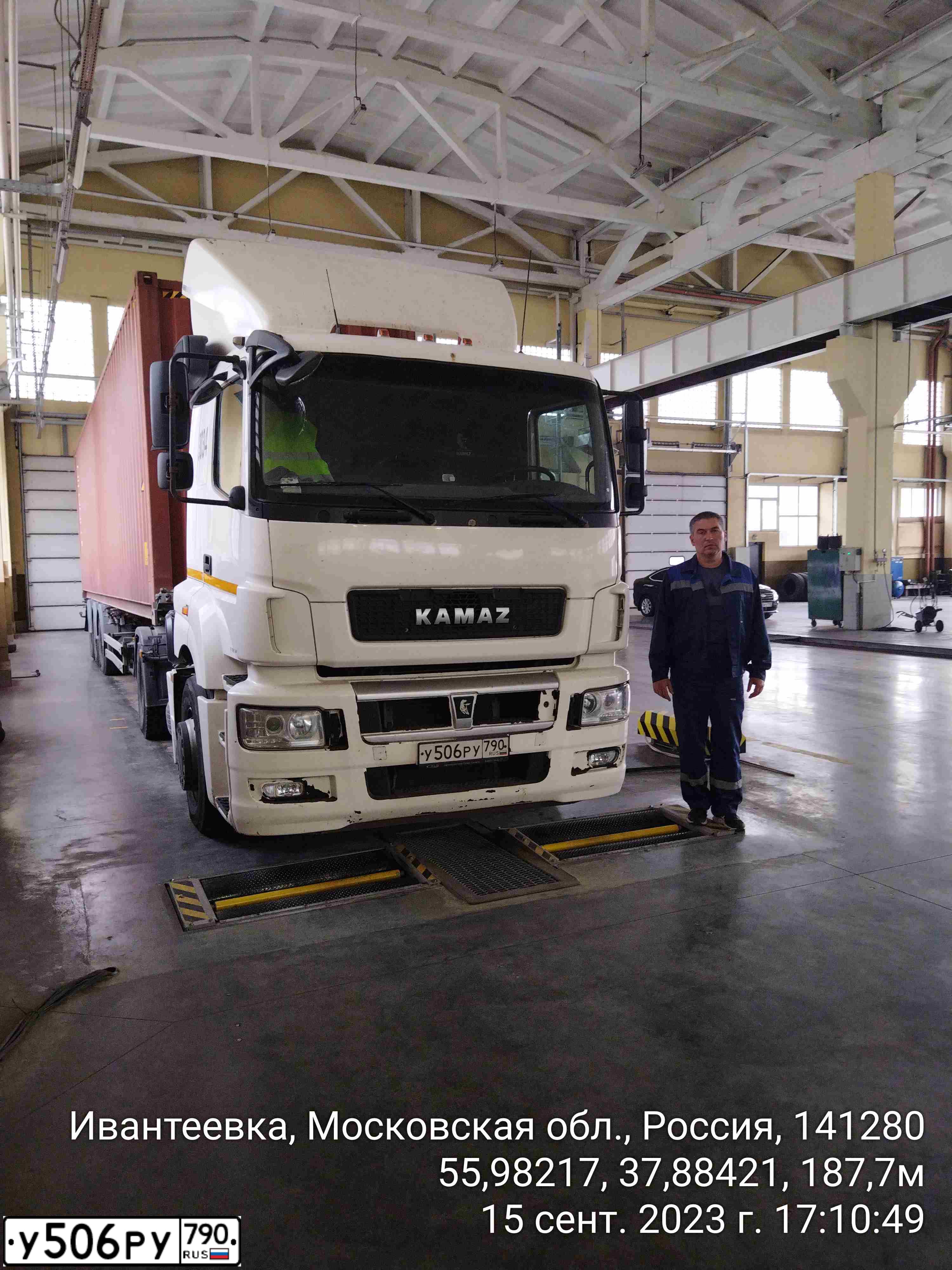 Фото автомобиля KAMAZ 5490 /4X2/, 2016 — госномер У506РУ790. Цвет:  белый RAL 9010