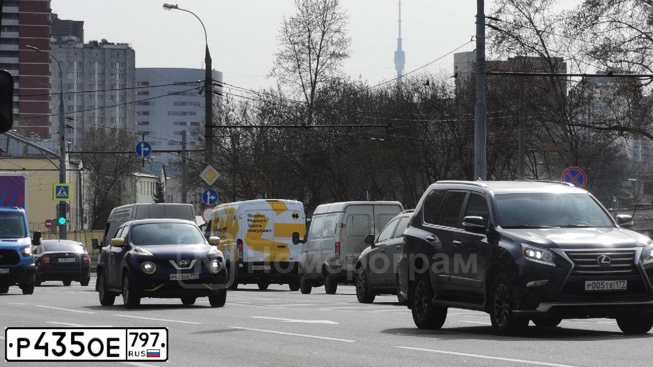 Фото автомобиля NISSAN JUKE, 2015 — госномер Р435ОЕ797. Цвет: Темно-синий