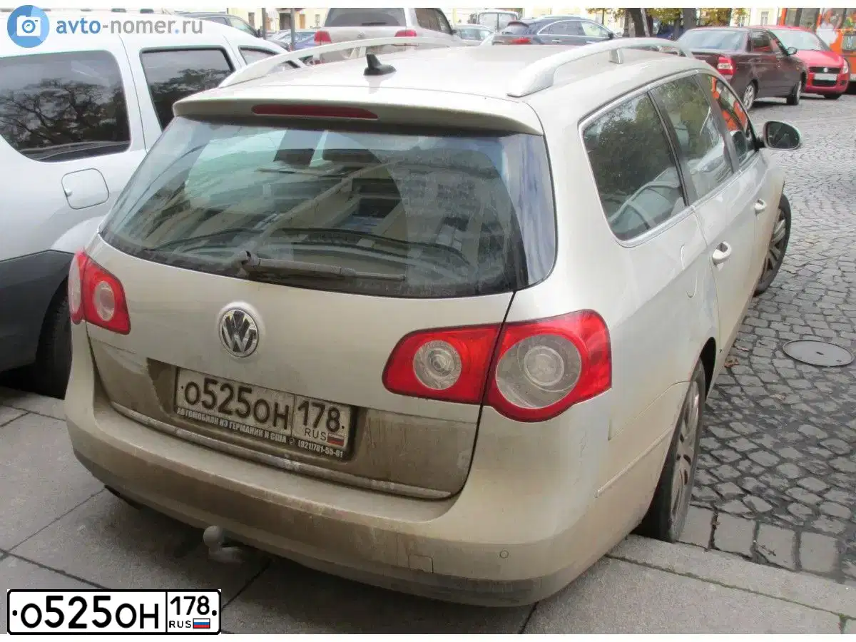 Фото автомобиля VOLKSWAGEN PASSAT, 2009 — госномер О525ОН178. Цвет: Серый