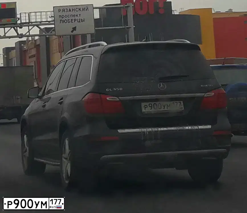 Фото автомобиля PORSCHE CAYENNE, 2003 — госномер Н979МС15. Цвет: ЧЕРНЫЙ