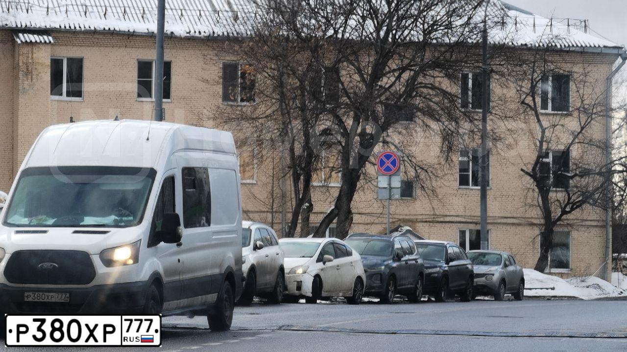 Фото автомобиля FORD TRANSIT, 2017 — госномер Р380ХР777. Цвет: БЕЛЫЙ