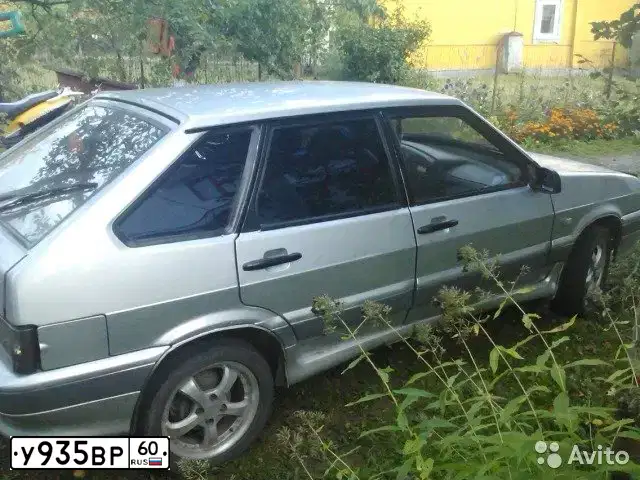 Фото автомобиля LADA 2114 SAMARA, 2004 — госномер У935ВР60. Цвет: серебристый