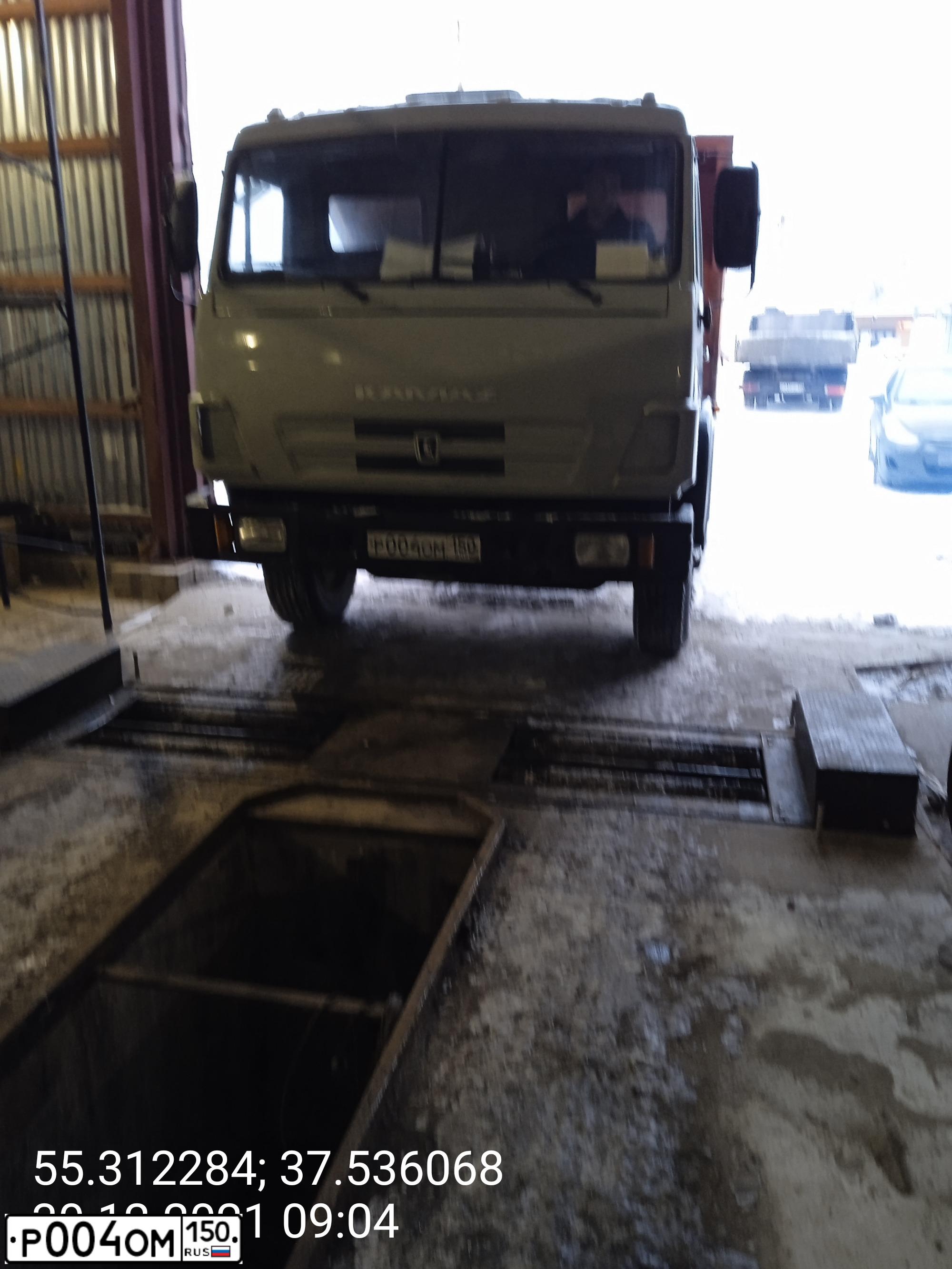 Фото автомобиля KAMAZ 54112 /6X4/, 1991 — госномер Р004ОМ150. Цвет: ДЫМЧАТЫЙ СВЕТЛЫЙ