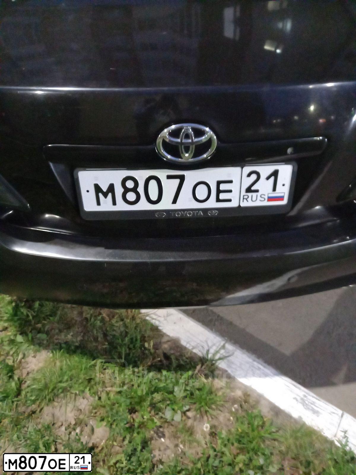 Фото автомобиля TOYOTA CAMRY, 2008 — госномер М807ОЕ21. Цвет: ЧЕРНЫЙ