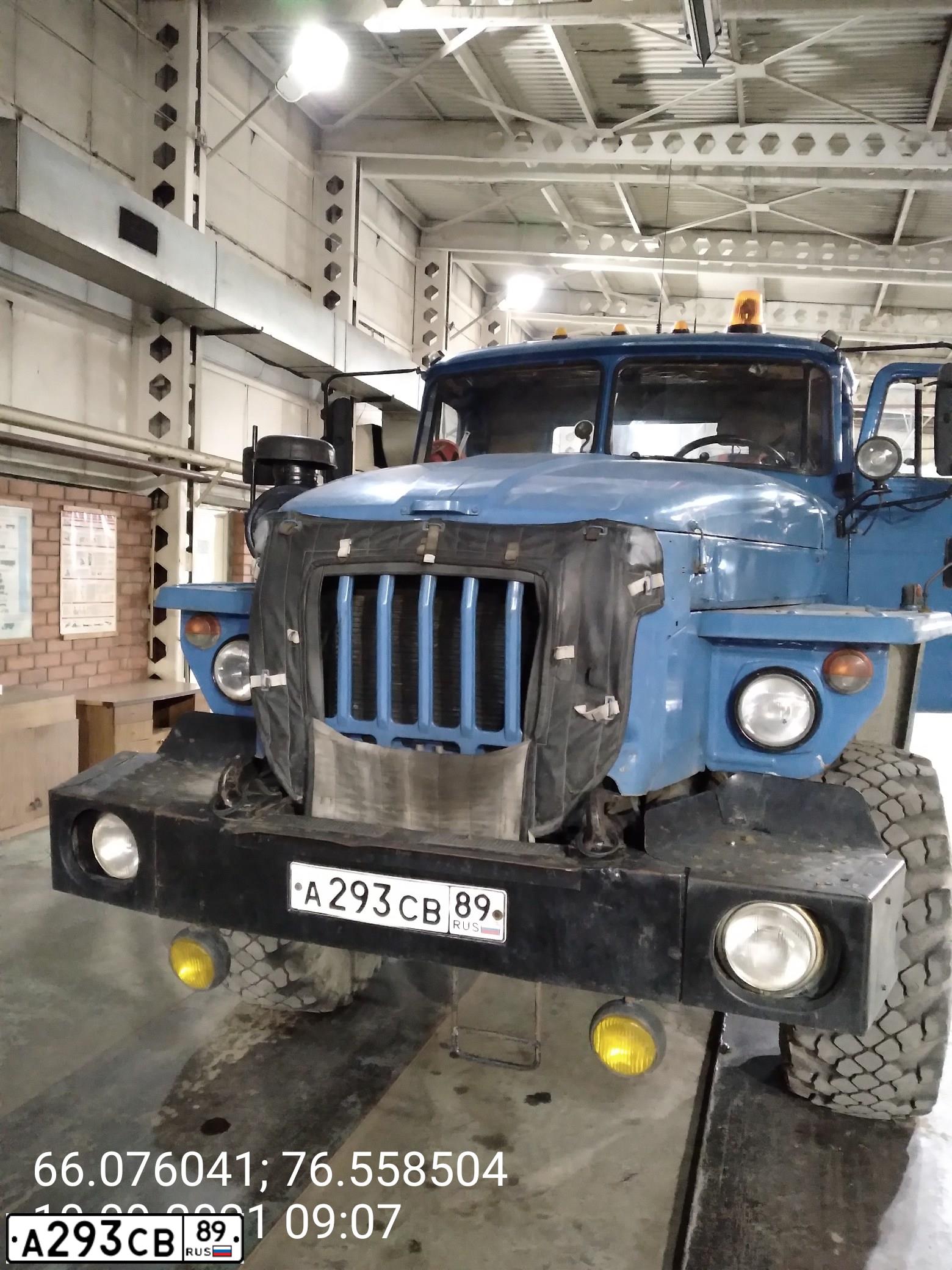 Фото автомобиля URAL 5557 /6X6/, 2003 — госномер А293СВ89. Цвет: Оранжевый