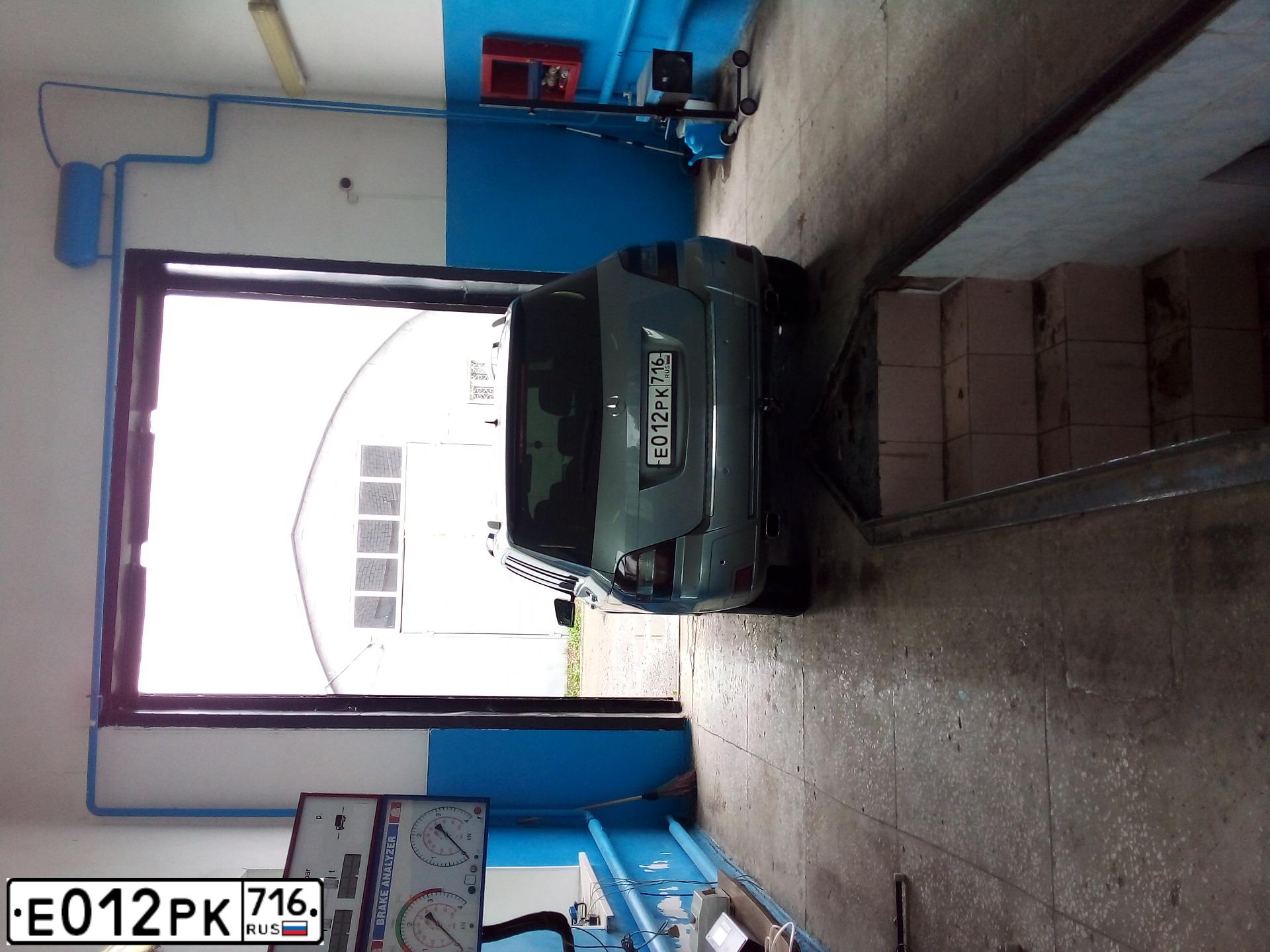 Фото автомобиля MERCEDES GLK-KLASSE, 2010 — госномер Е012РК716. Цвет: Серый