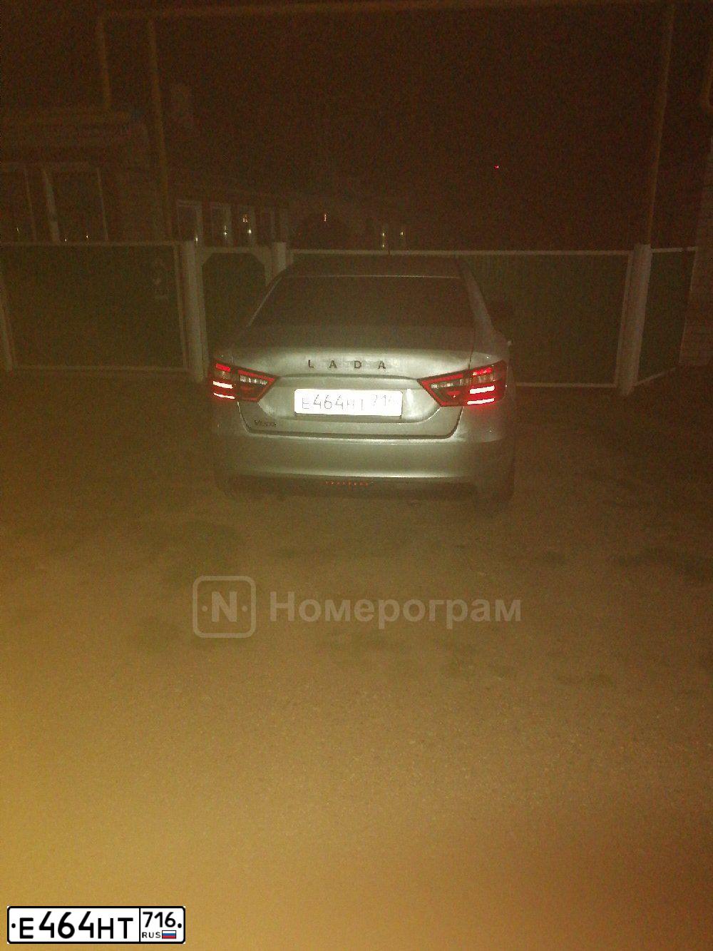 Фото автомобиля LADA VESTA, 2020 — госномер Е464НТ716. Цвет: СЕРЫЙ