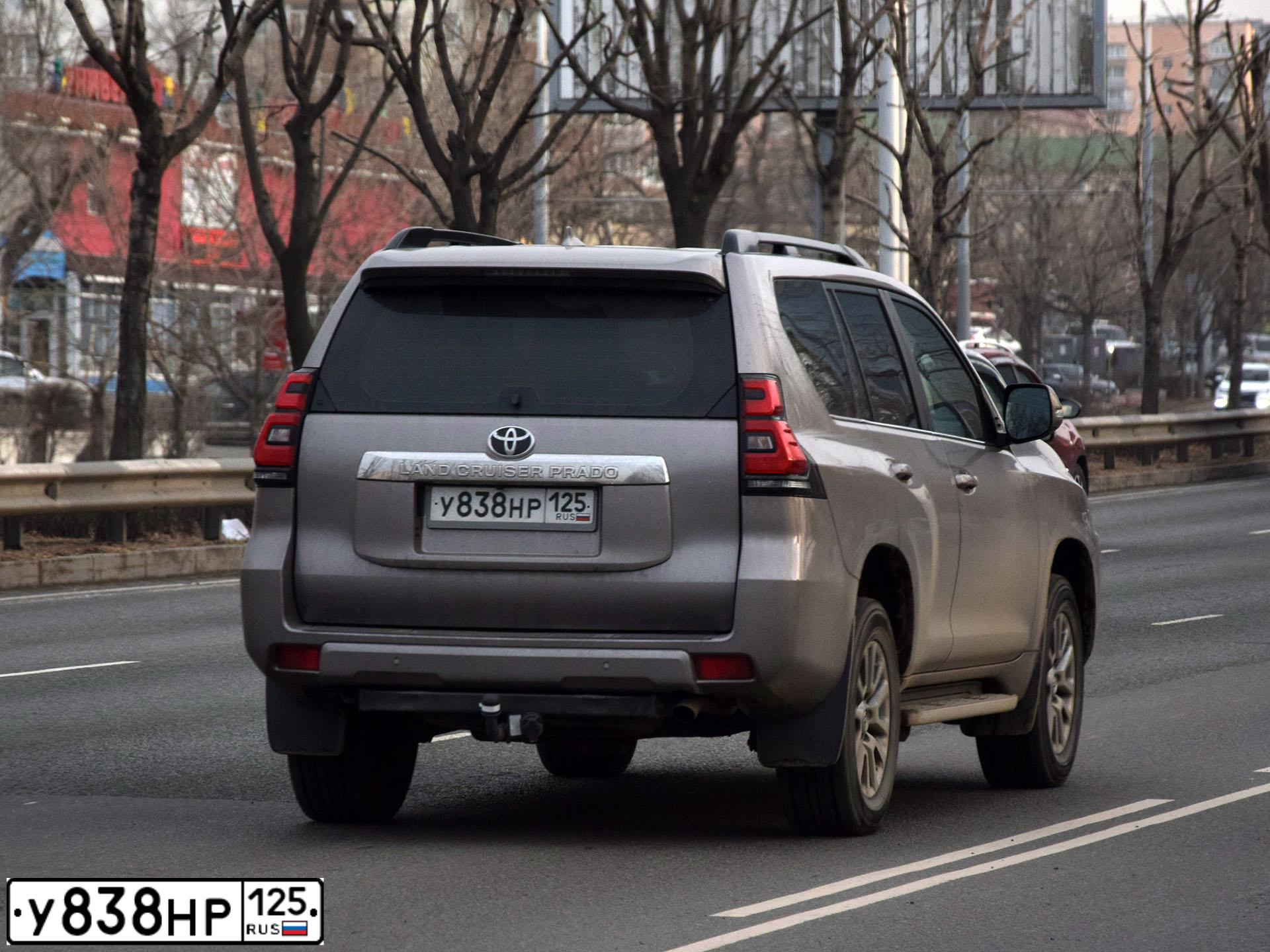 Фото автомобиля TOYOTA LANDCRUISER, 2017 — госномер Х947ТН178. Цвет: бронзовый