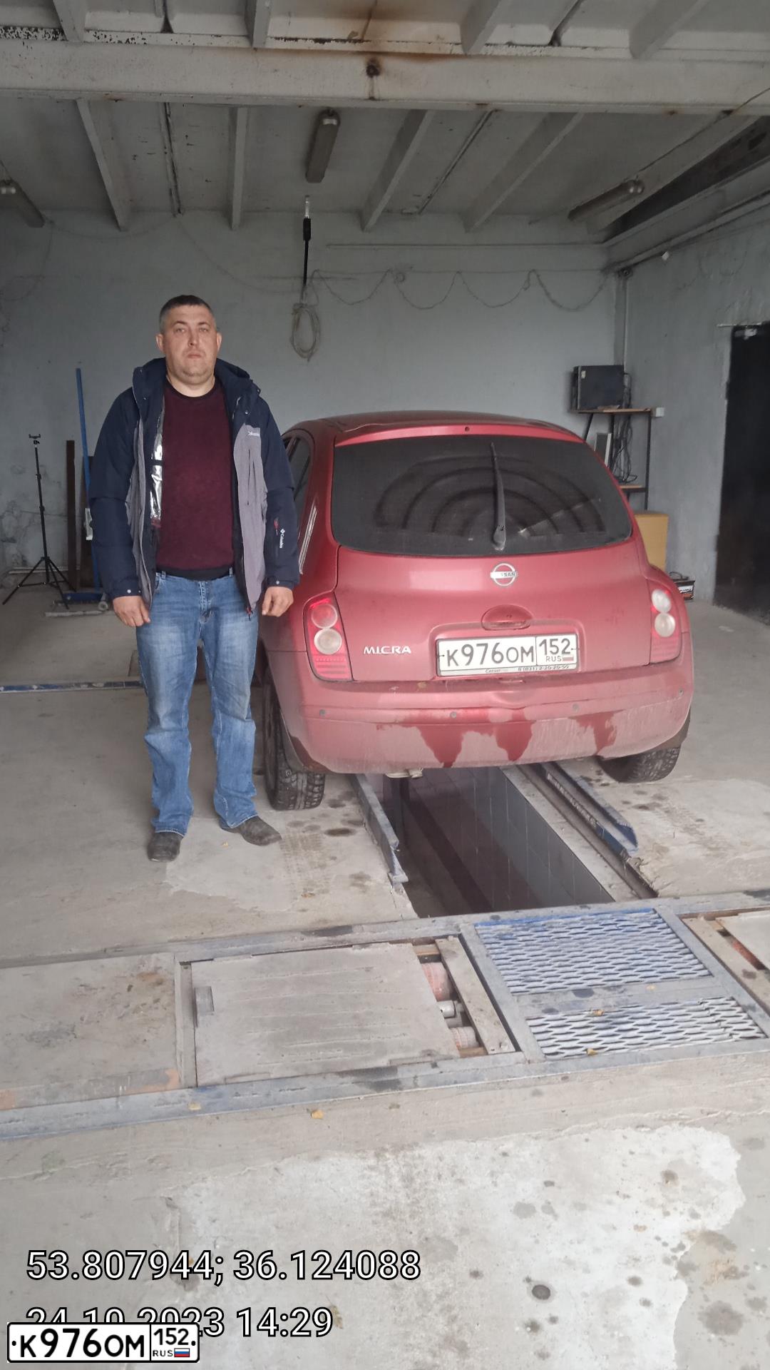 Фото автомобиля NISSAN MICRA, 2007 — госномер Т002НН52. Цвет: КРАСНЫЙ