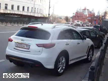 Фото автомобиля ИНФИНИТИ FХ37, 2011 — госномер В555ОК150. Цвет: БЕЛЫЙ