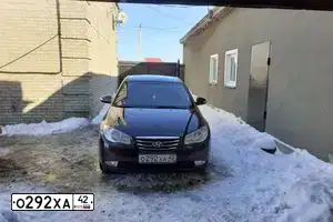 Фото автомобиля HYUNDAI ELANTRA, 2010 — госномер О292ХА42. Цвет: ВИШНЕВЫЙ