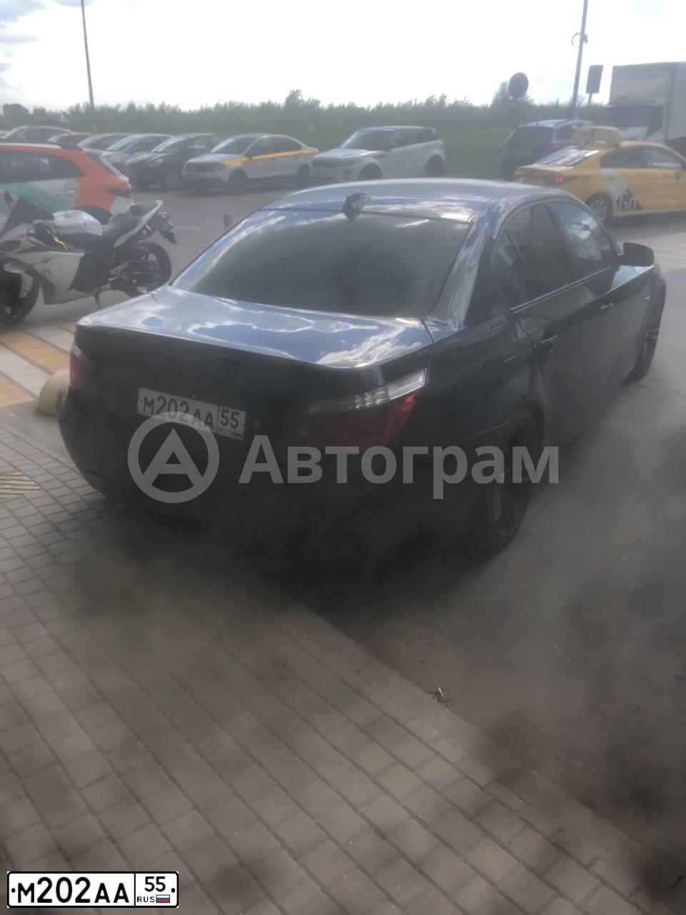 Фото автомобиля BMW SERIE 5, 2001 — госномер М202АА55. Цвет: Серебристый