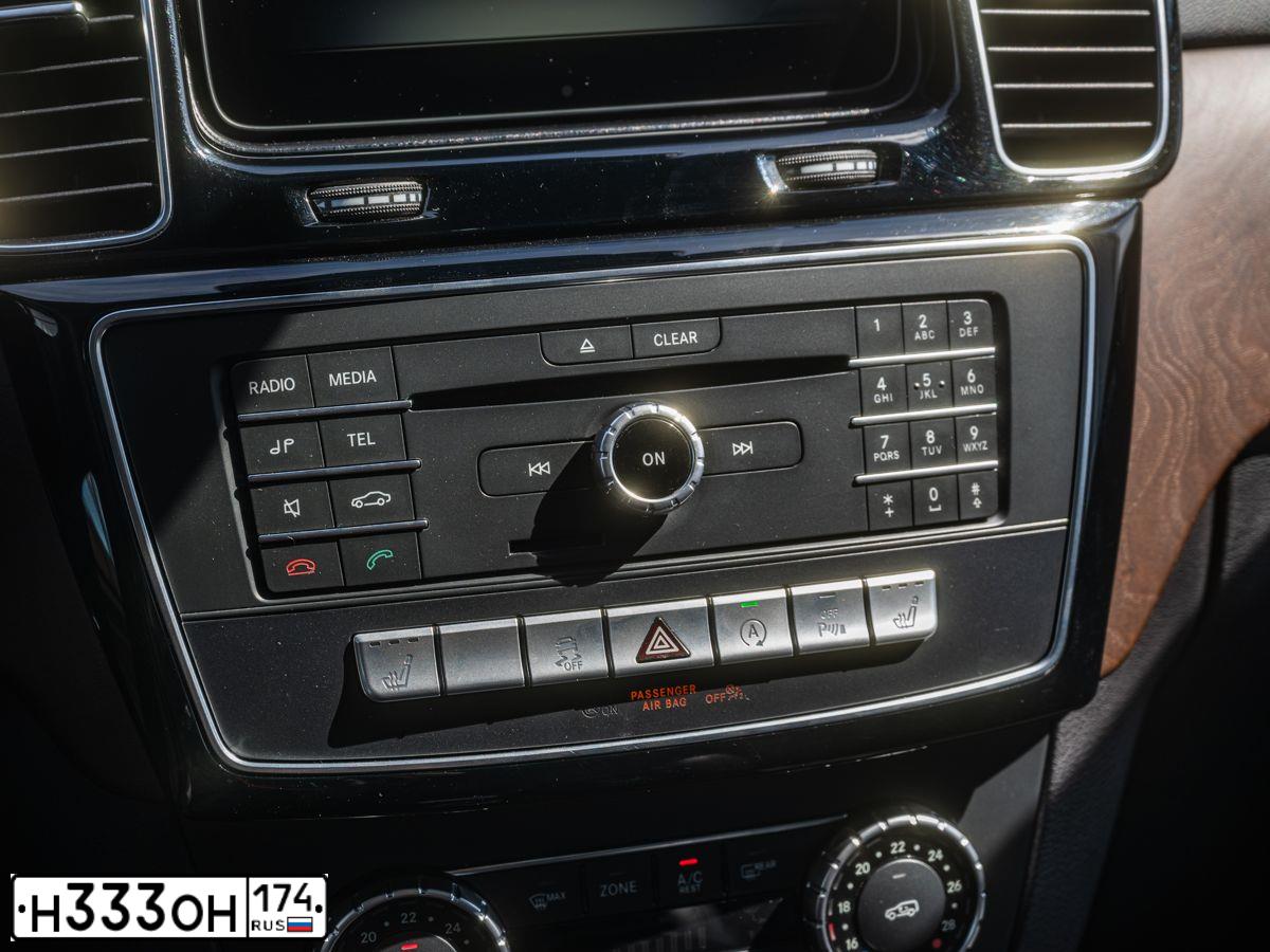 Фото автомобиля KIA RIO, 2012 — госномер Х781ЕХ774. Цвет: БЕЖЕВЫЙ