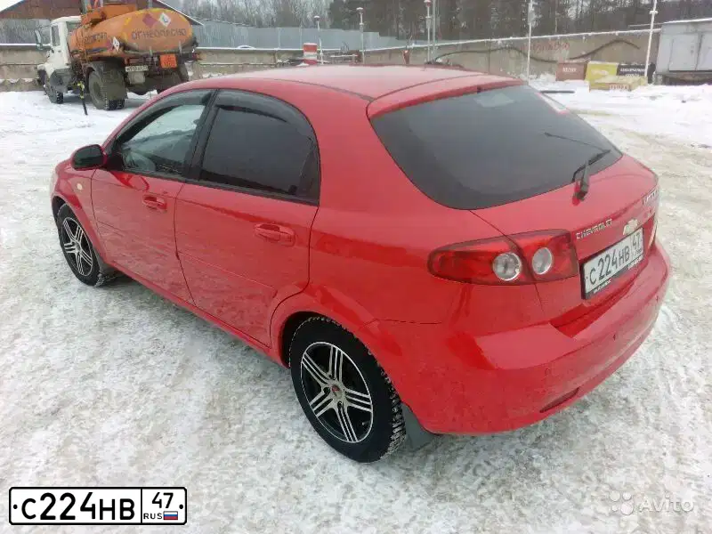 Фото автомобиля CHEVROLET LACETTI, 2007 — госномер Н440КТ10. Цвет: Красный