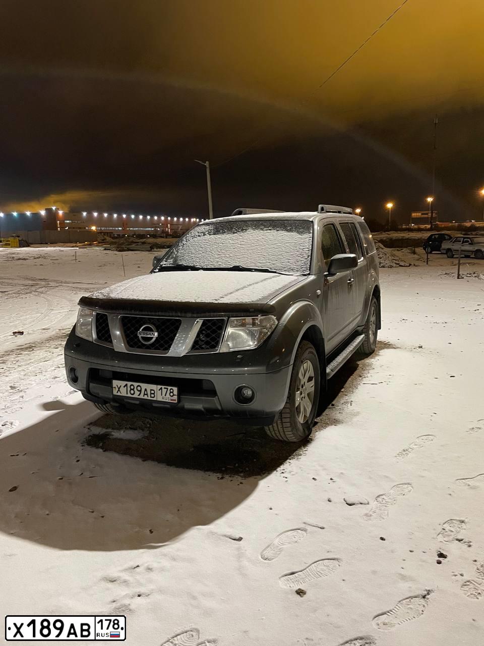 Фото автомобиля NISSAN PATHFINDER, 2007 — госномер Х189АВ178. Цвет: Серый