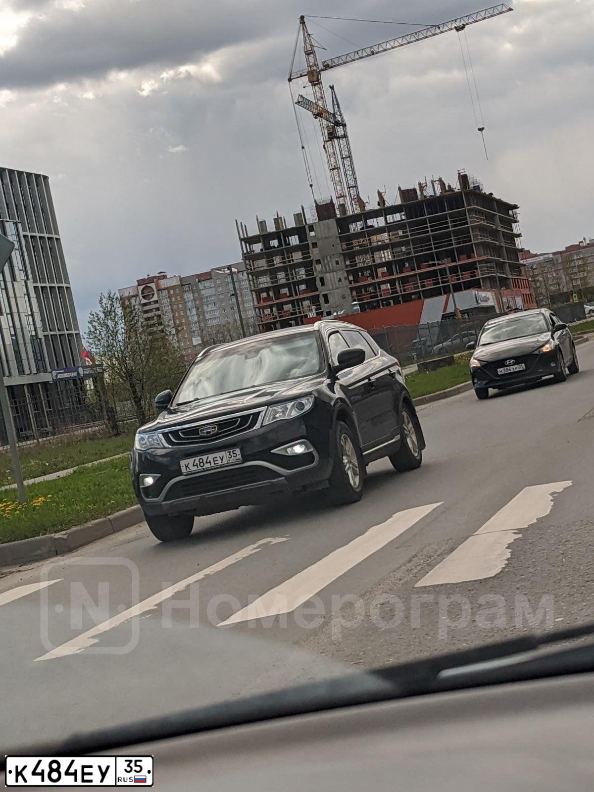 Фото автомобиля GEELY ATLAS, 2019 — госномер М553ОР35