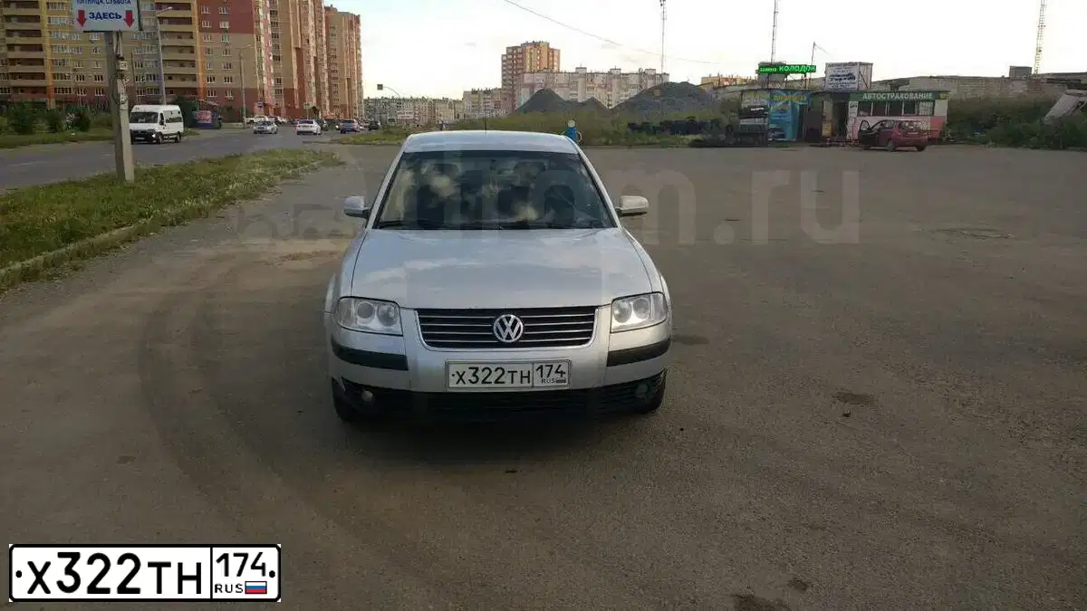 Фото автомобиля VOLKSWAGEN PASSAT, 2001 — госномер О488КТ774. Цвет: серебристый