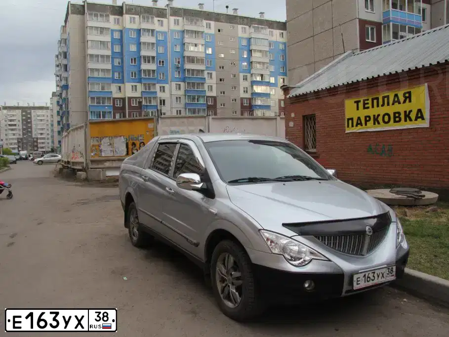 Фото автомобиля SSANGYONG ACTYON SPORTS, 2011 — госномер Р891НС124. Цвет: СЕРЫЙ