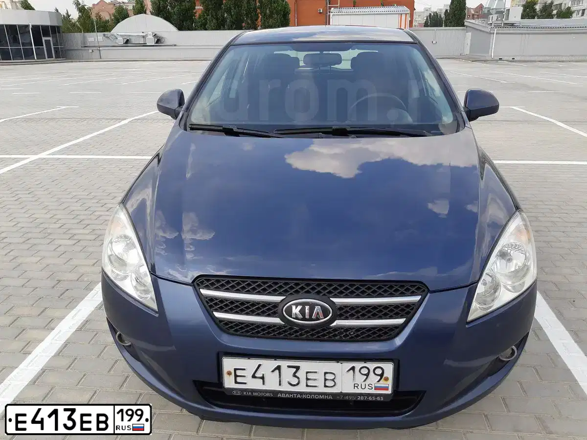 Фото автомобиля LADA 2105, 1999 — госномер Е413ЕВ199. Цвет: СИНИЙ