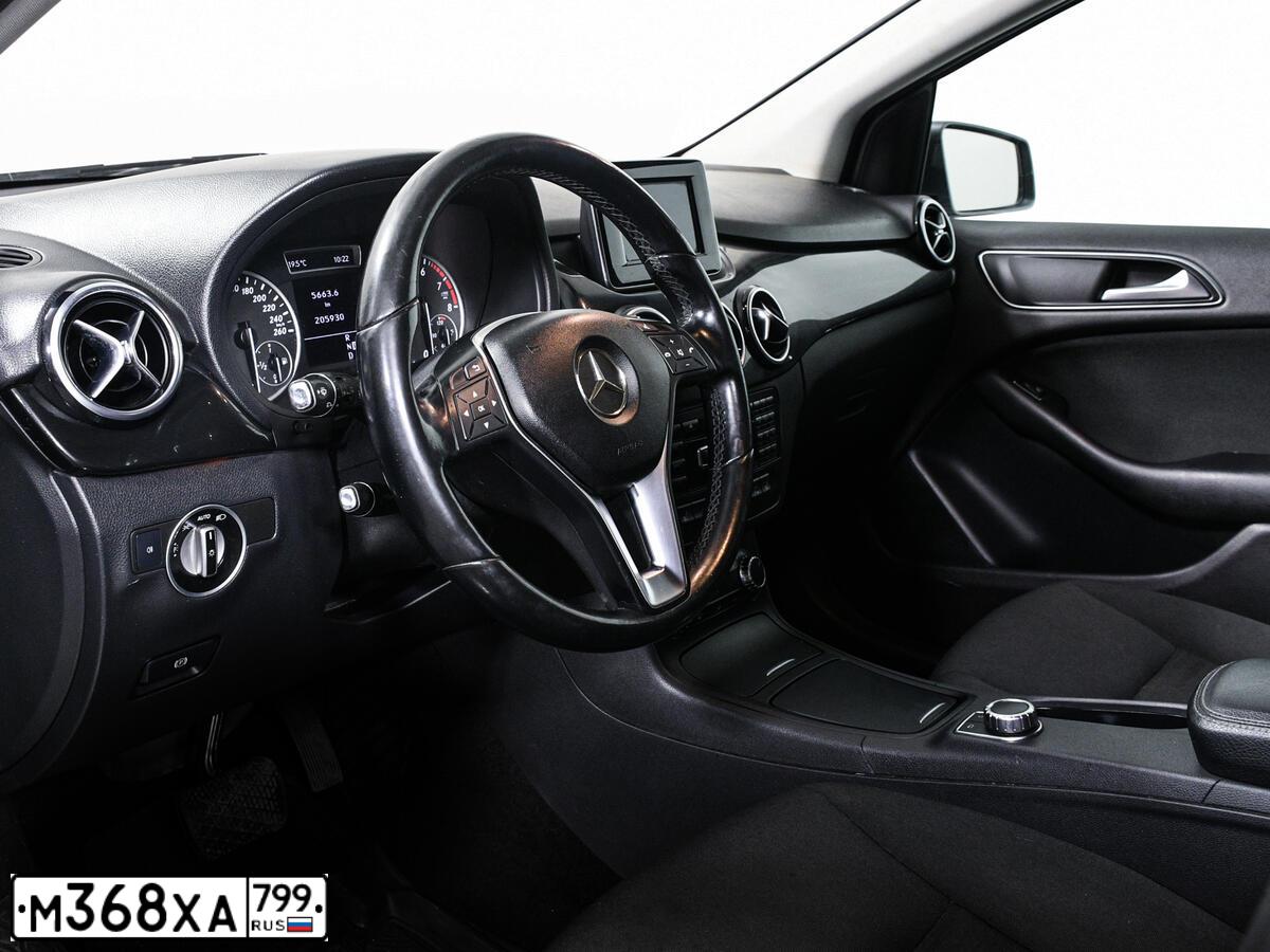 Фото автомобиля MERCEDES-BENZ B180, 2012 — госномер С136АЕ250. Цвет: СЕРЫЙ
