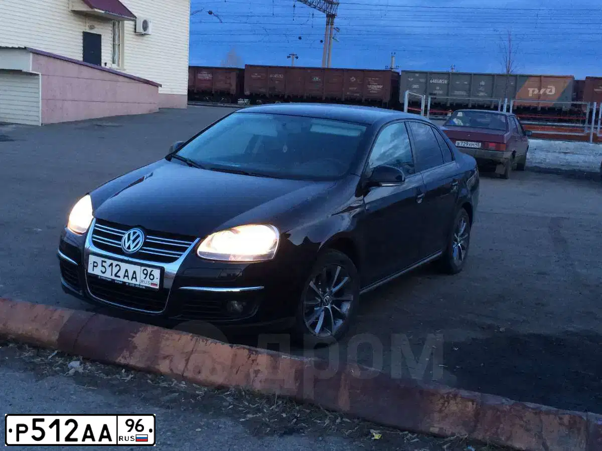 Фото автомобиля VOLKSWAGEN JETTA, 2009 — госномер Х659КЕ774. Цвет: ЧЕРНЫЙ