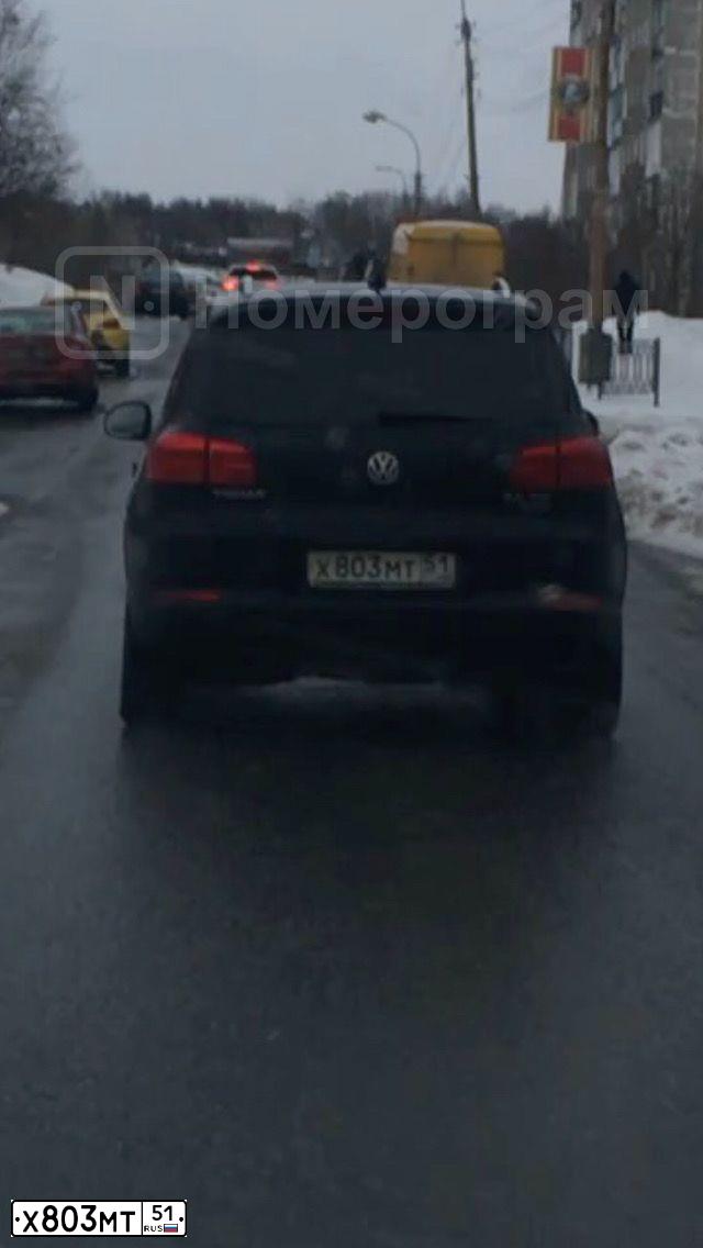 Фото автомобиля VOLKSWAGEN TIGUAN, 2014 — госномер В049ЕН252. Цвет: ЧЕРНЫЙ